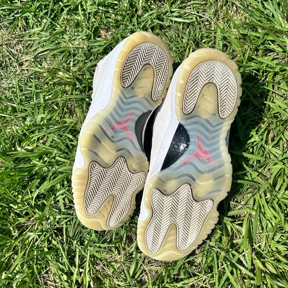 Jordan 11 platinum tint main image 8